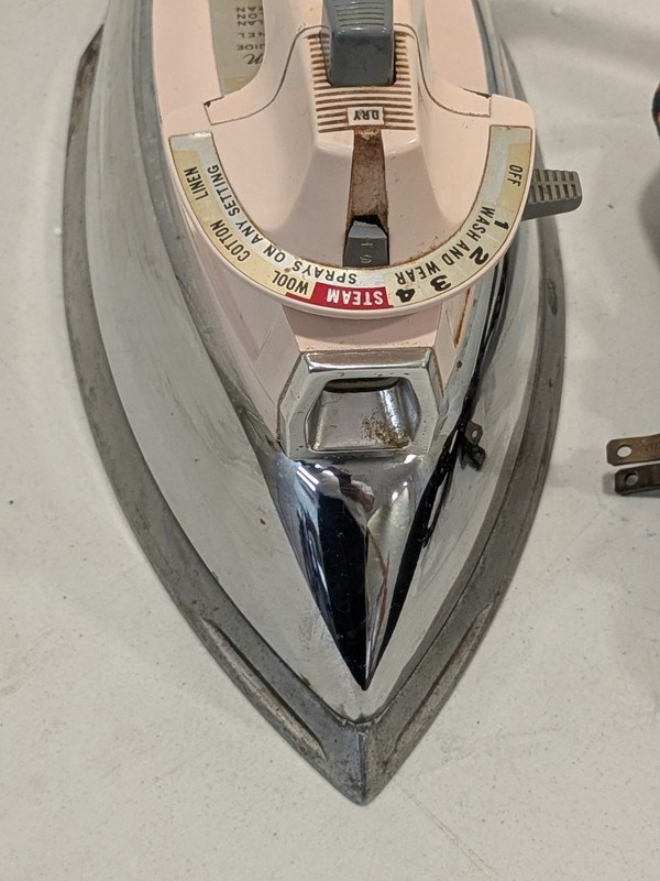Vintage SUNBEAM Vista VSS-2 Spray Steam Or Dry Iron Chrome & Pink