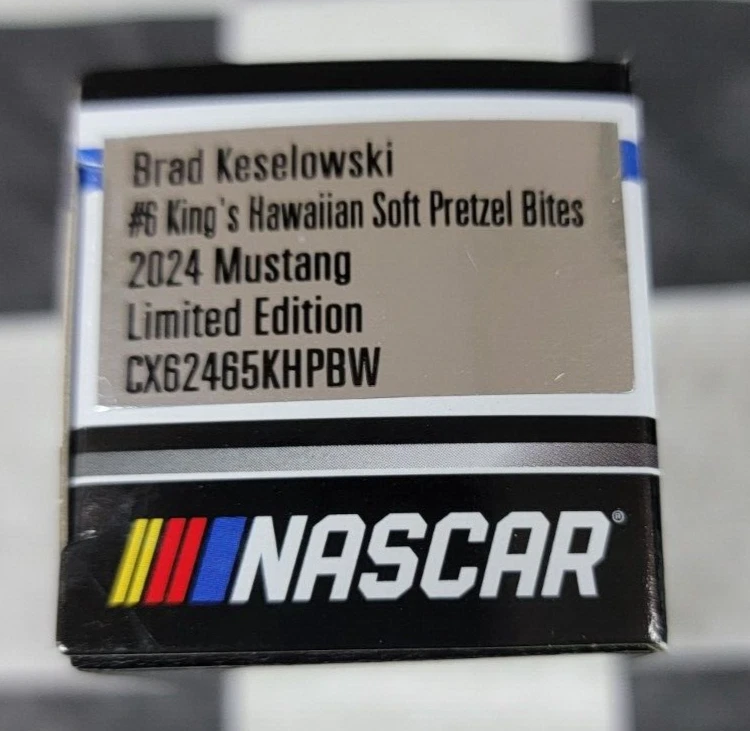 Brad Keselowski #6 King's Hawaiian Bites 2024 Mustang Scala 1:64 CX62465KHPBW - Immagine 2 di 4