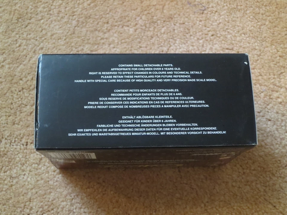 ROAD SIGNATURE Yamaha YZF-R1 1:18 Die-Cast Motorcycle BRAND NEW - Image 4 of 4