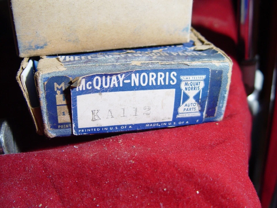 Juego de 41 prendedores Chrysler Crown Imperial 8 Saratoga King MCQUAY-NORRIS KA112 NOS Foto 2 de 4