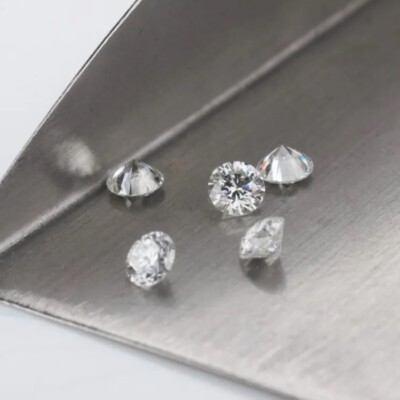 4.20 MM, DEF, VS White LAB Grown CVD Diamonds, Round Shape 4 Pieces For Pendant.