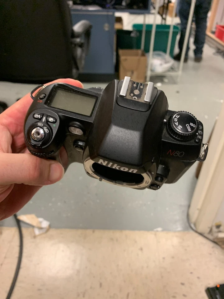 Cámara fotográfica Nikon N80 35 mm piezas o cuerpo de reparación solamente Foto 3 de 4