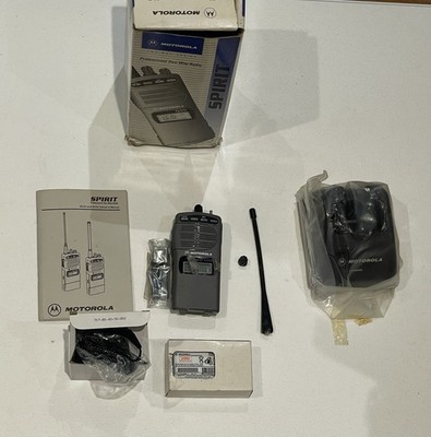 Motorola Spirit SU42CST UHF 4W 2-Channel Two-Way Radio   New Old Stock