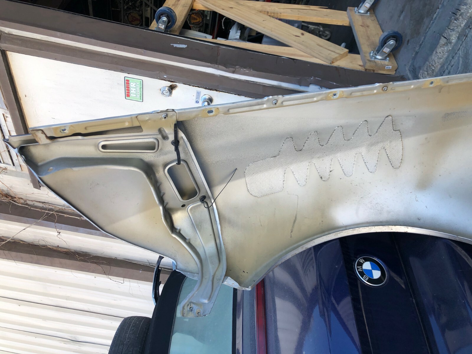 2007 Maserati Quattroporte M139 FRONT RIGHT FENDER WING Silver OEM