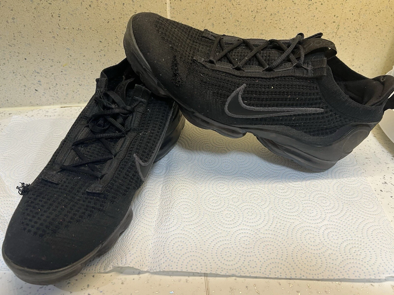 Nike VAPORMAX Uomo Taglia UK 9.5 NERE USATE