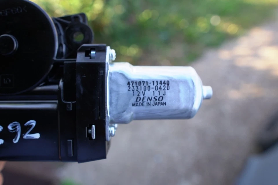 2005 - 2010 Scion TC 天窗电机月顶驱动单元 471071 - 11440 原始设备制造商 — 第 3/4 张图片