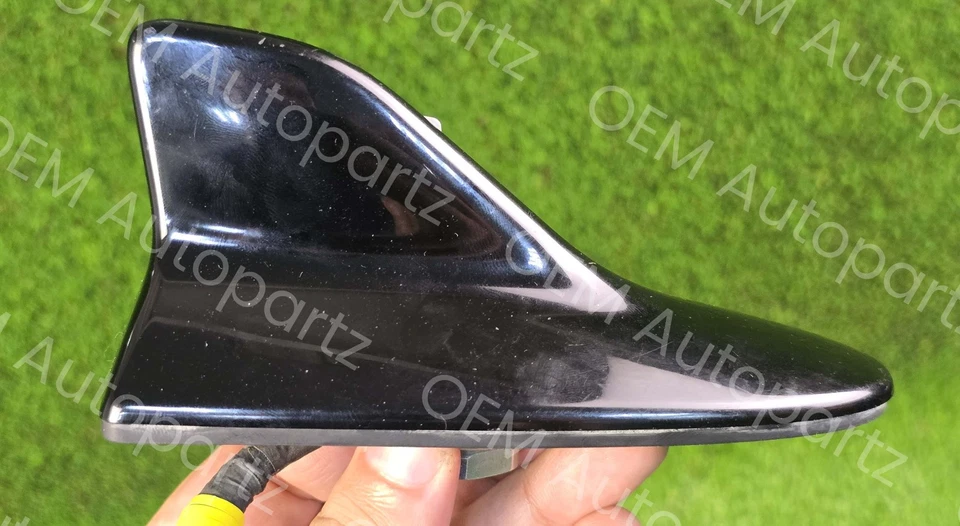 Antena de radio exterior techo Lexus ES350 ES300H 2013-2015 negra OEM usada Foto 4 de 4