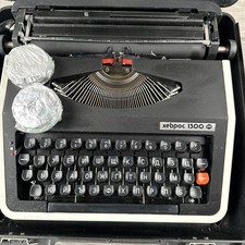 Hebros 1300 F vintage Black, Bulgarian typewriter in new condition thumbnail