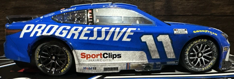 2025 DENNY HAMLIN PROGRESSIVE MARTINSVILLE WIN RACED 1/24 LIONEL NASCAR DIECAST - Image 4 of 4