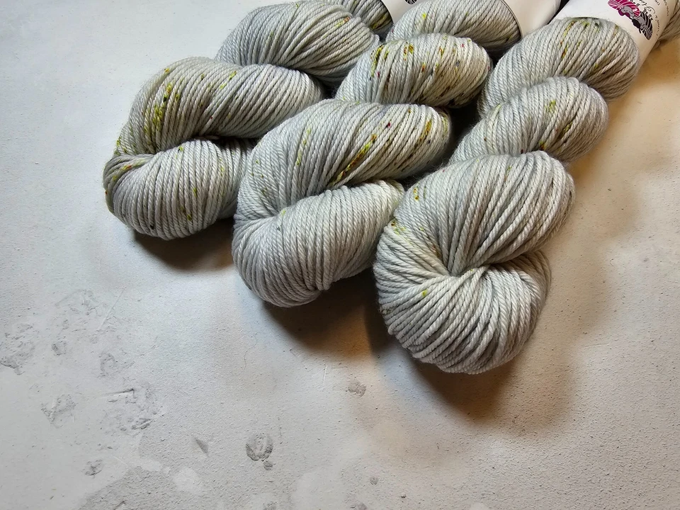 Sw Merino/Nylon Garn, Dk Gewicht, 100g, Rosskastanie - Bild 2 von 4