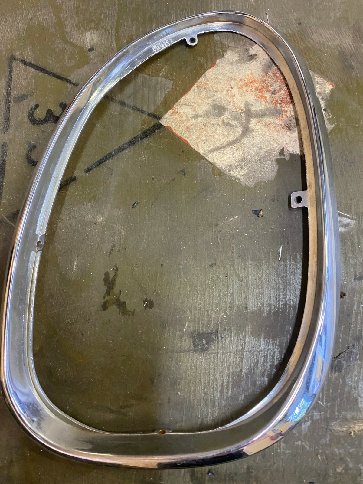 ROLLS ROYCE SILVER SERAPH / BENTLEY ARNAGE RIGHT TAIL LIGHT CHROME SURROUND.