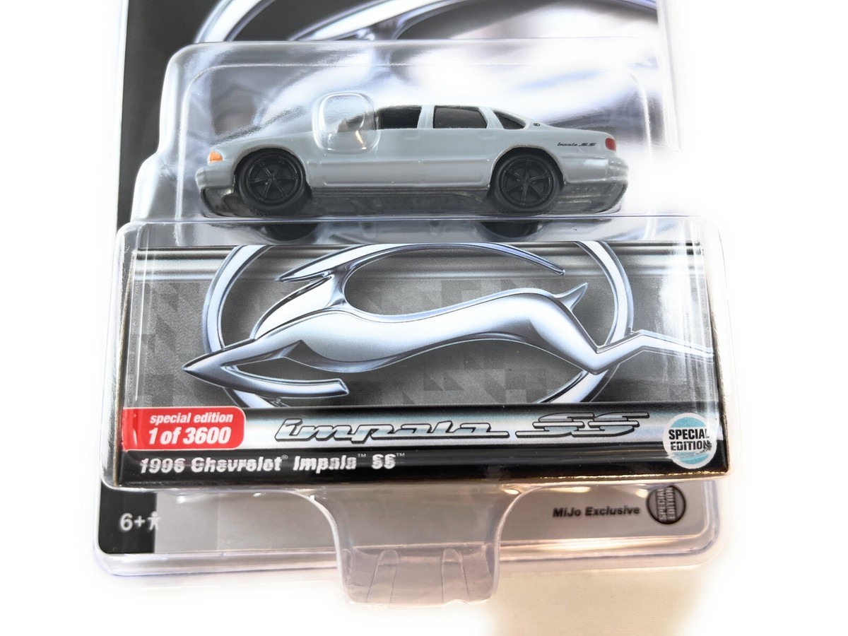 Johnny Lightning 1:64 1996 Chevrolet Impala SS Custom Grey Model