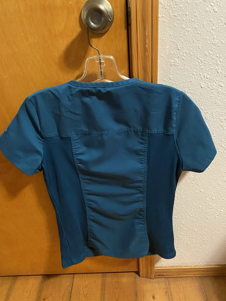 FOREST GREEN SHORT SLEEVE V-NECK  SCRUB TOP WOMENS SIZE SMALL BALANCE 3 POCKET - Image 3 of 3