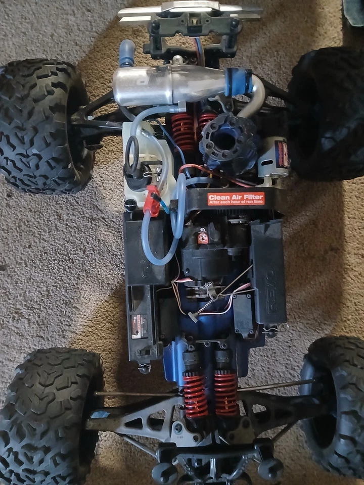 Traxxas REVO 3.3 NITRO 4WD RC Monster Truck - Image 2 of 4