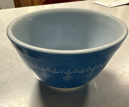 Vintage Pyrex #401 Snowflake Garland Nesting Mixing Bowl 1.5 Pint Small Blue USA