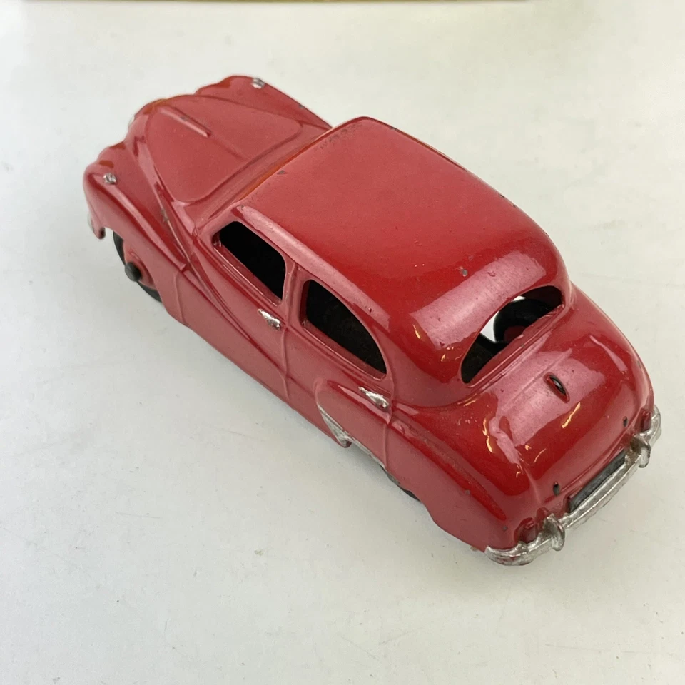 Vintage Boxed Dinky Toys No. 161 Austin Somerset Saloon Red — 第 3/4 张图片