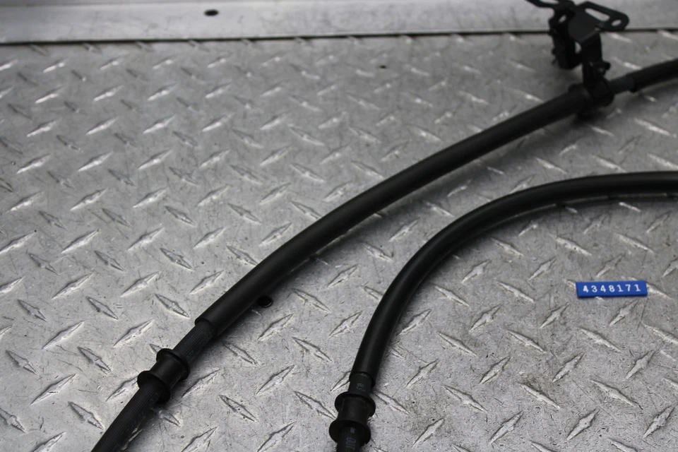 Mangueras de freno delanteras Yamaha FZ09 2014 1RC-25873-00-00 1RC-25872-00-00 Foto 3 de 4