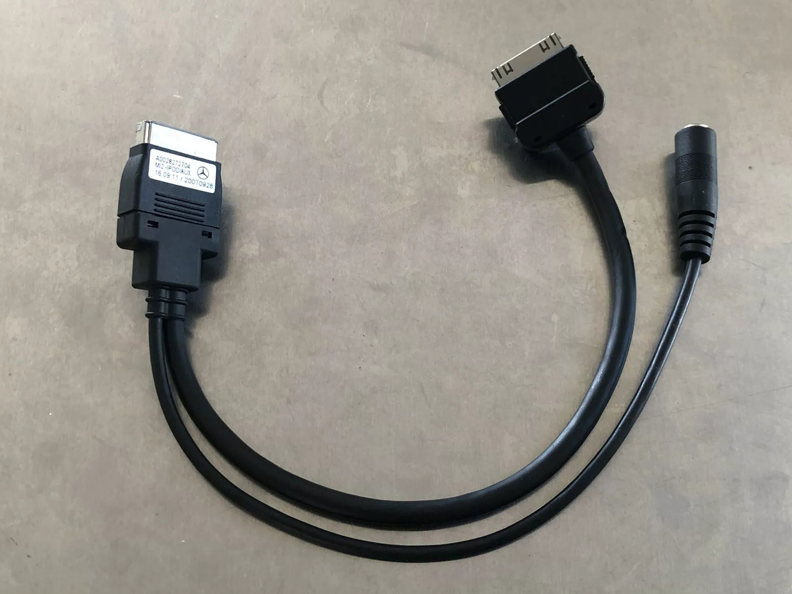 MERCEDES MEDIA INTERFACE CABLE iPHONE iPAD AUX CONNECTOR A 002 827 27