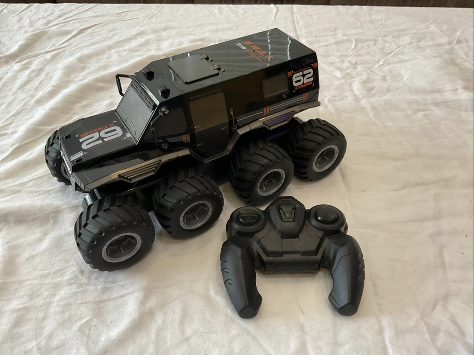 Amphibious RC Trucks,8WD Offroad Waterproof,1: 12 Large Remote Control Black - Image 2 of 4