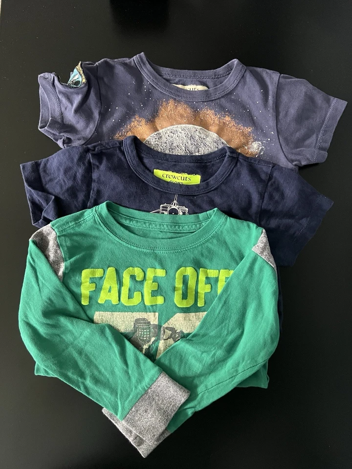 Lote de 6 camisetas/pantalones cortos de corte redondo para niños talla 3T. Foto 2 de 4