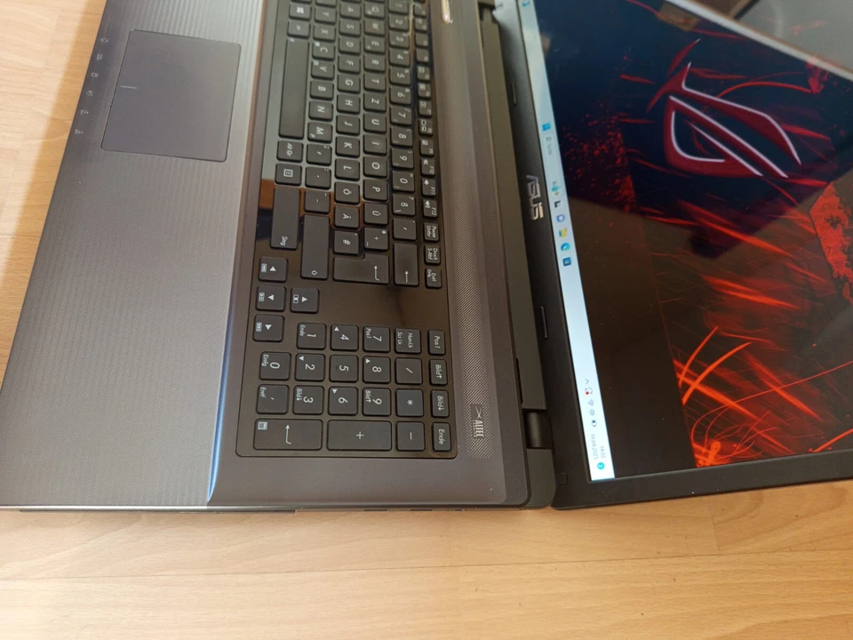 Asus K95V 18;4, Zoll ,Full HD,Quad Core I7 3610QM,.32GB  2 TB SSD.3 TBHDD Win 11 - Bild 3 von 4