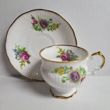 Elizabethan Tea Cup And Saucer White Flowers Rose Bone China FRN