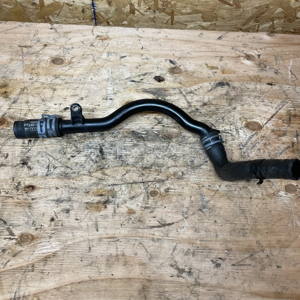 Tubo de refrigerante Audi Q7 2011-2015 OEM 06E121044K Foto 3 de 4