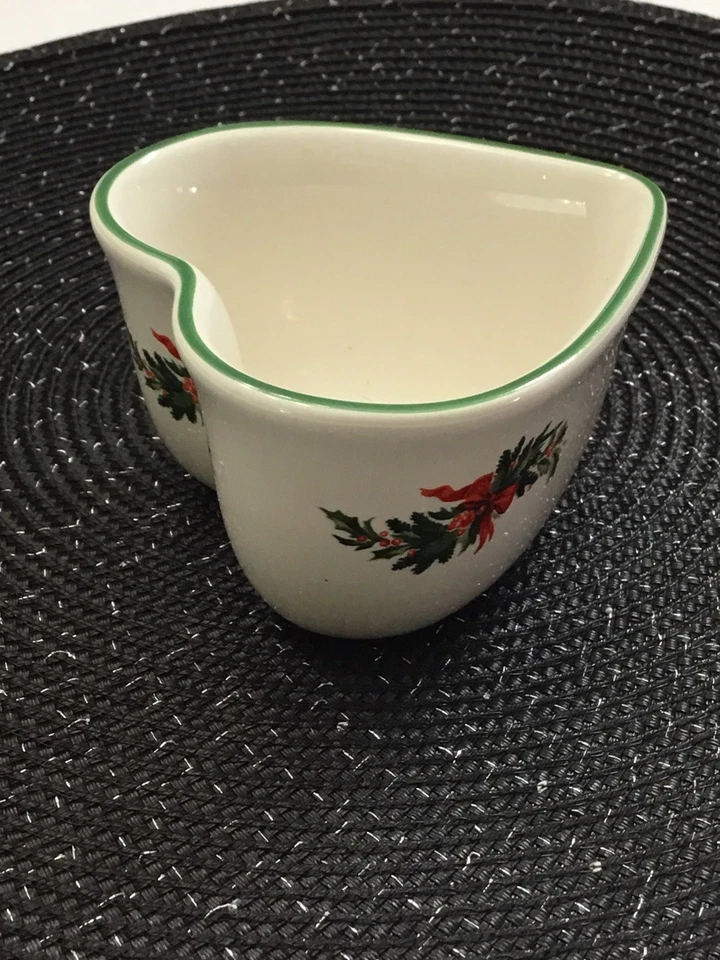 Pfaltzgraff Christmas Heritage Pattern Heart Shaped Custard Cup Dish RETIRED - Image 3 of 4