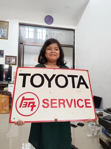 VINTAGE TOYOTA MOTOR CO PORCELAIN GAS AUTOMOBILE SERVICE WORKSHOP SIGN 60x40 Cm