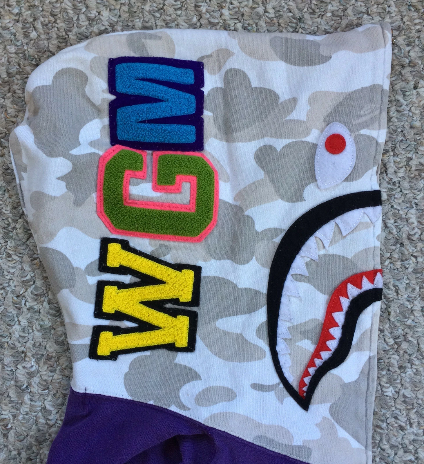 A BATHING APE (BAPE) Felpa con cappuccio S S 2006 Bape viola mimetica squalo