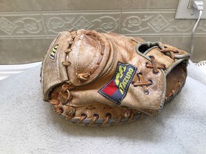 mizuno left handed catchers mitt