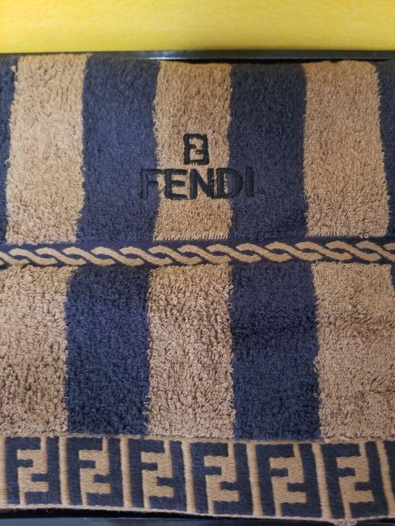 FENDI 純毛毛布150x210cm FENDI 純毛毛布150x210cm FENDI 純毛毛布150x210cm FENDI 純毛毛布