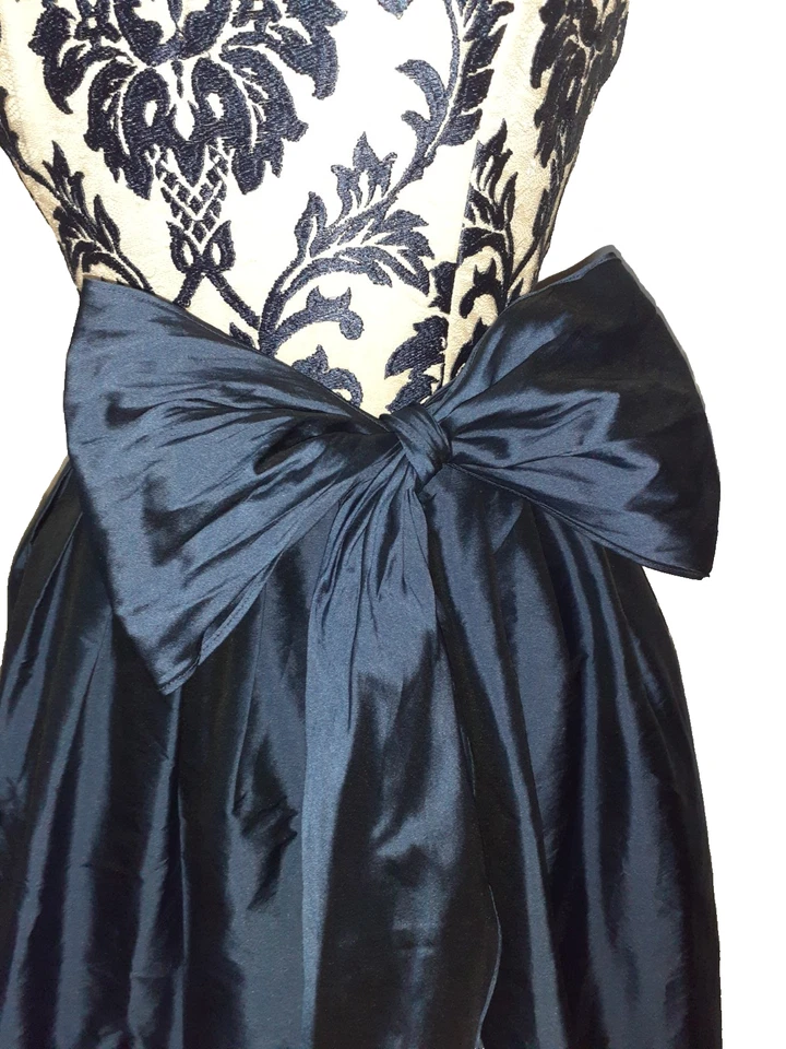 Maxi Vestido ADRIANNA PAPELL Talla 16 Azul Beige Bordado Sin Mangas Bolsillos Foto 3 de 4