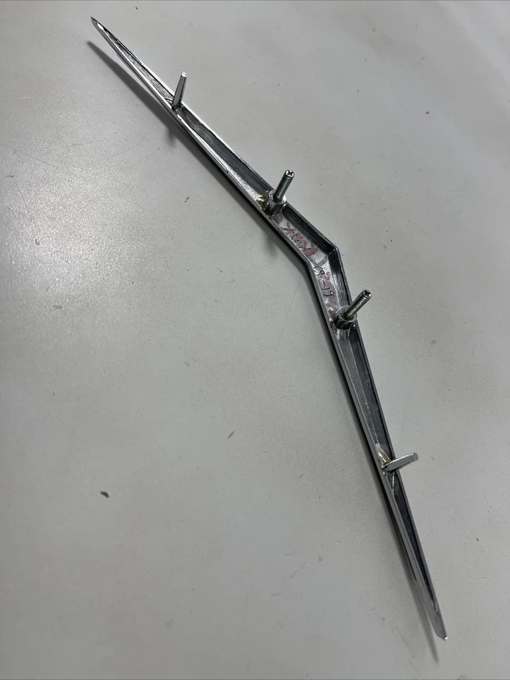 62 Cadillac 1961 maletero Vee emblema u4 Foto 4 de 4