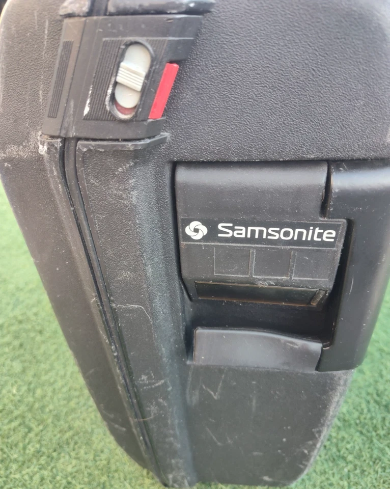 SAMSONITE TRIO SL HARDSHELL ROLLING SUITCASE BLACK VINTAGE WITH KEY MADE IN USA - Image 2 of 4
