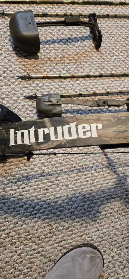 Hoyt Intruder Compound Bow Cammo  50-60 lbs DL 25" To 28.5" - Image 2 of 4