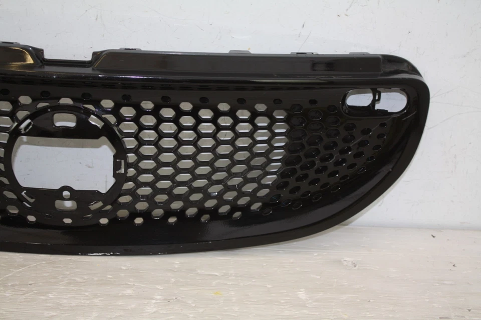 Smart Fortwo W453 Front Grill 2015 TO 2019 A4538881223 - Image 2 of 4