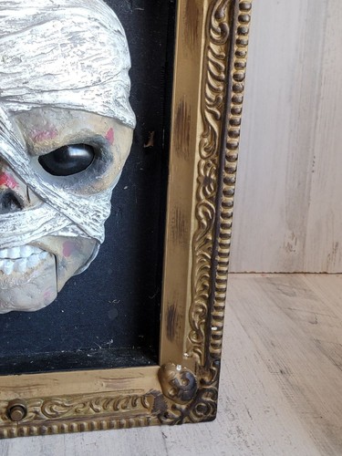 Gemmy AS IS Haunted house mummy wall frame hanging decor - Picture 4 of 10