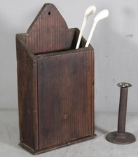 A VERY RARE 18TH C RHODE ISLAND HANGING PIPE BOX CHESTNUT ORIGINAL ATTIC SURFACE