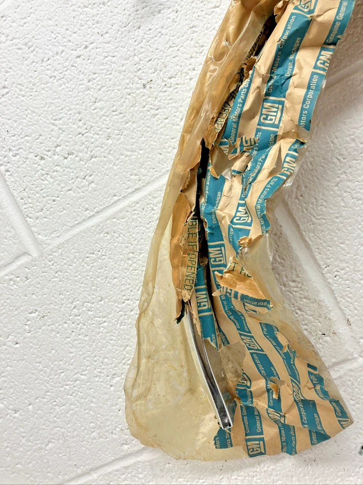 Nuevo OEM GM LH rueda trasera pozo embellecedor 9636404 1979 Cadillac Coupe Deville (SR55) Foto 2 de 4