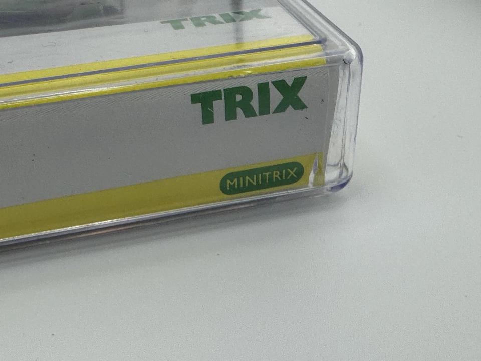 Набор из 2 пассажирских вагонов Trix Minitrix масштаба N зеленые модели поездов 15759 1:160 - Изображение 2 из 4