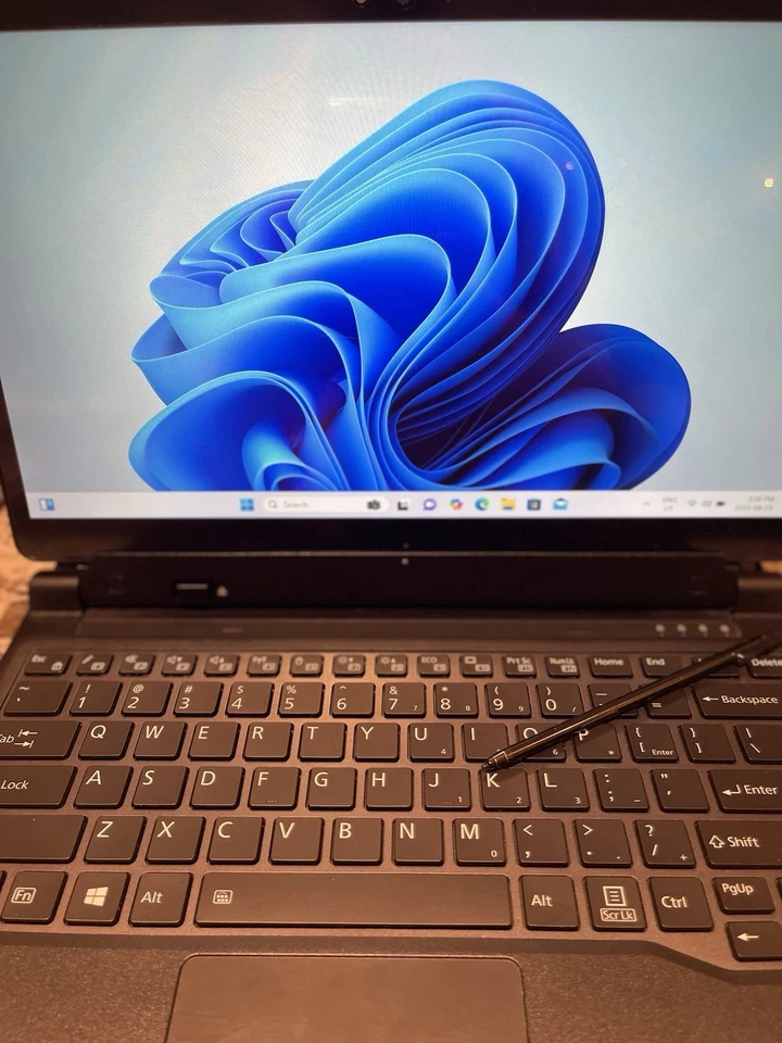 Fujitsu Q739 13.3" Tablet i5 8GB 128GB SSD Win 11 Pro + Keyboard Bundle - Image 2 of 4