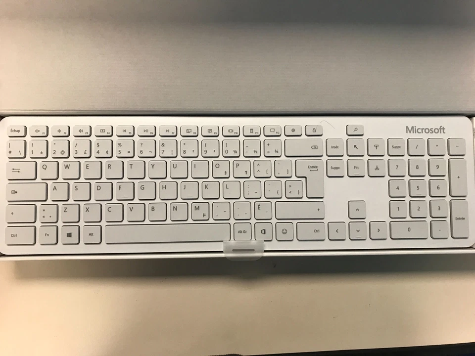 Microsoft Bluetooth Desktop Keyboard & Mouse Combo (QHG-00032)  Grey - French - Image 2 of 2