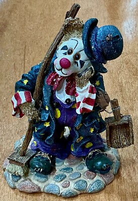 Boyds Bears ''EMMIT KLEANSWEEP'' Some Jobs Are Tougher Than Others 1E/2038  (NIB)
