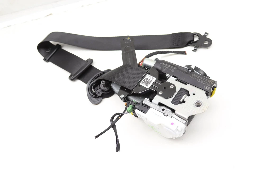 2016-2019 BMW 750LI - Front Right SEAT BELT Retractor 7402370 - Image 2 of 4