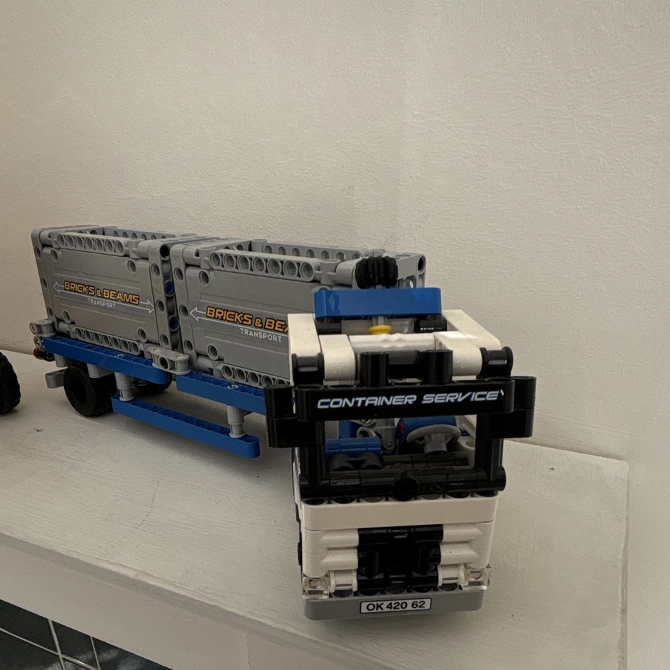 LEGO Technic 42062 Container Yard, photo 2 of 5