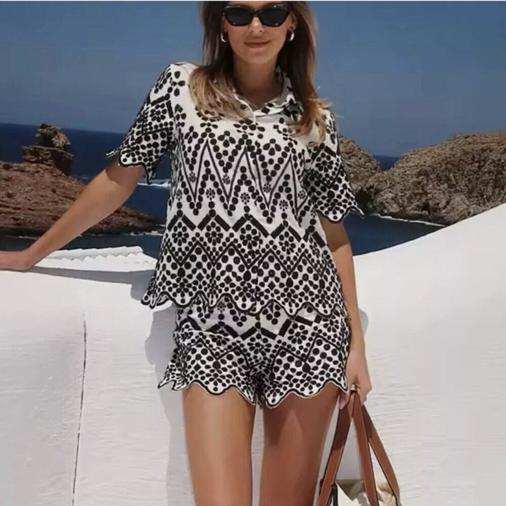 Zara Woman CONTRAST EMBROIDERED SHORTS Black Ecru S M L NWT Zara Woman CONTRAST EMBROIDERED SHORTS Black Ecru S M L NWT