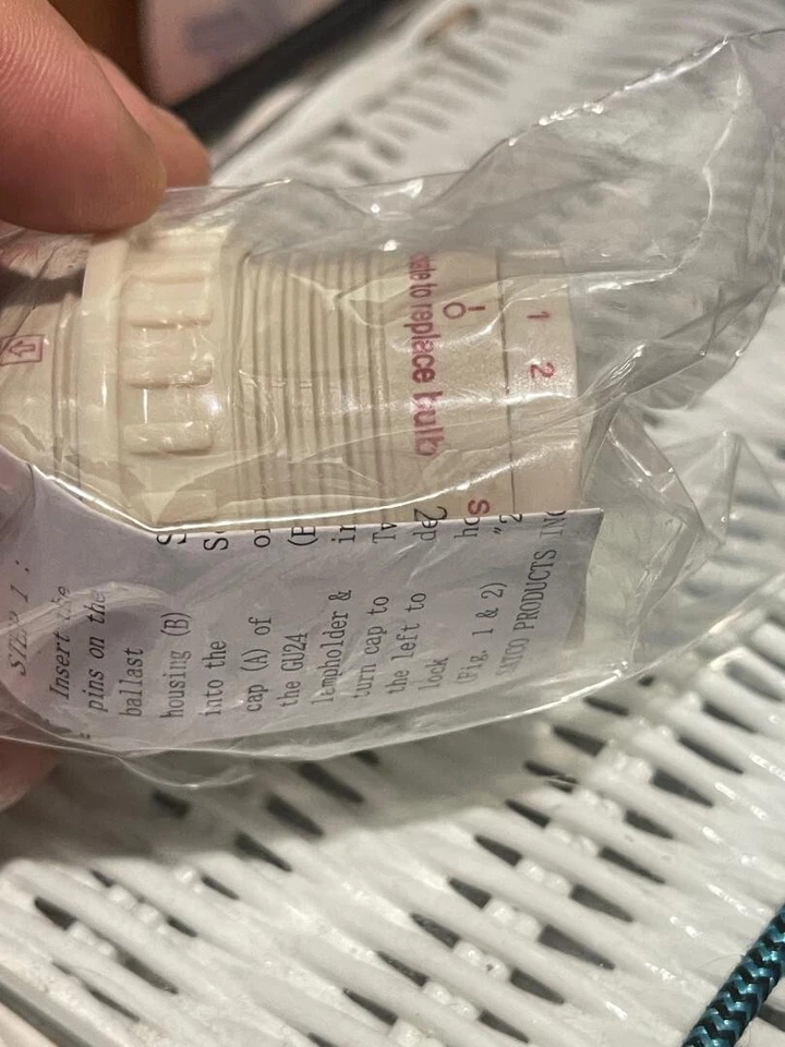 Satco Smooth Phenolic GU24 - 4-Pin CFL Socket with Ring - 801856 277VAC 18W (3I) - Image 4 of 4