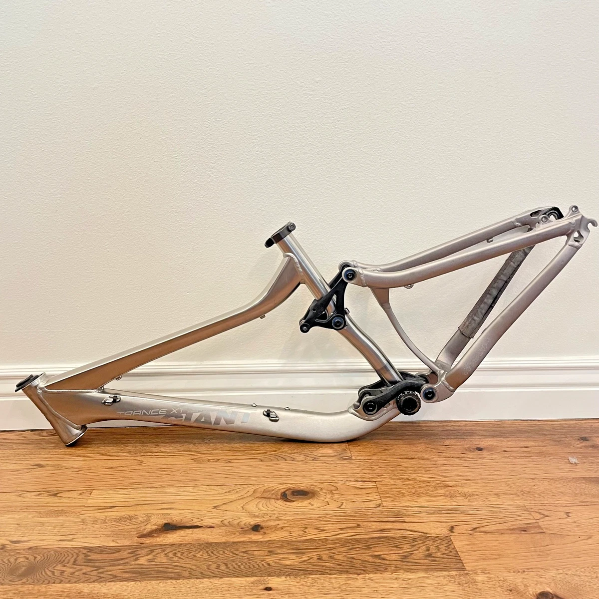 Giant Mountain Bike Full Suspension (Front & Rear) 26 in Bikes for