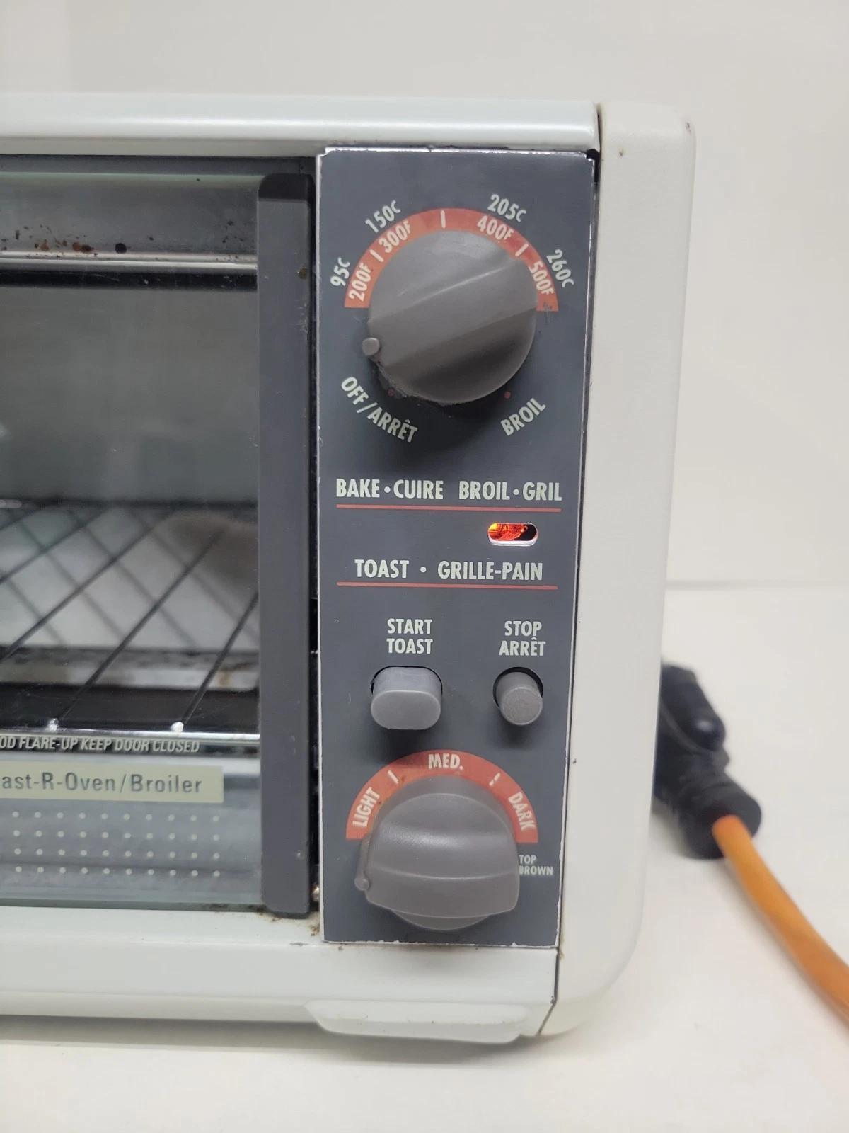 Black & Decker TRO400 TY3 Spacemaker Toast-R-Oven Under Cabinet Counter Toaster
Opens in a new windo